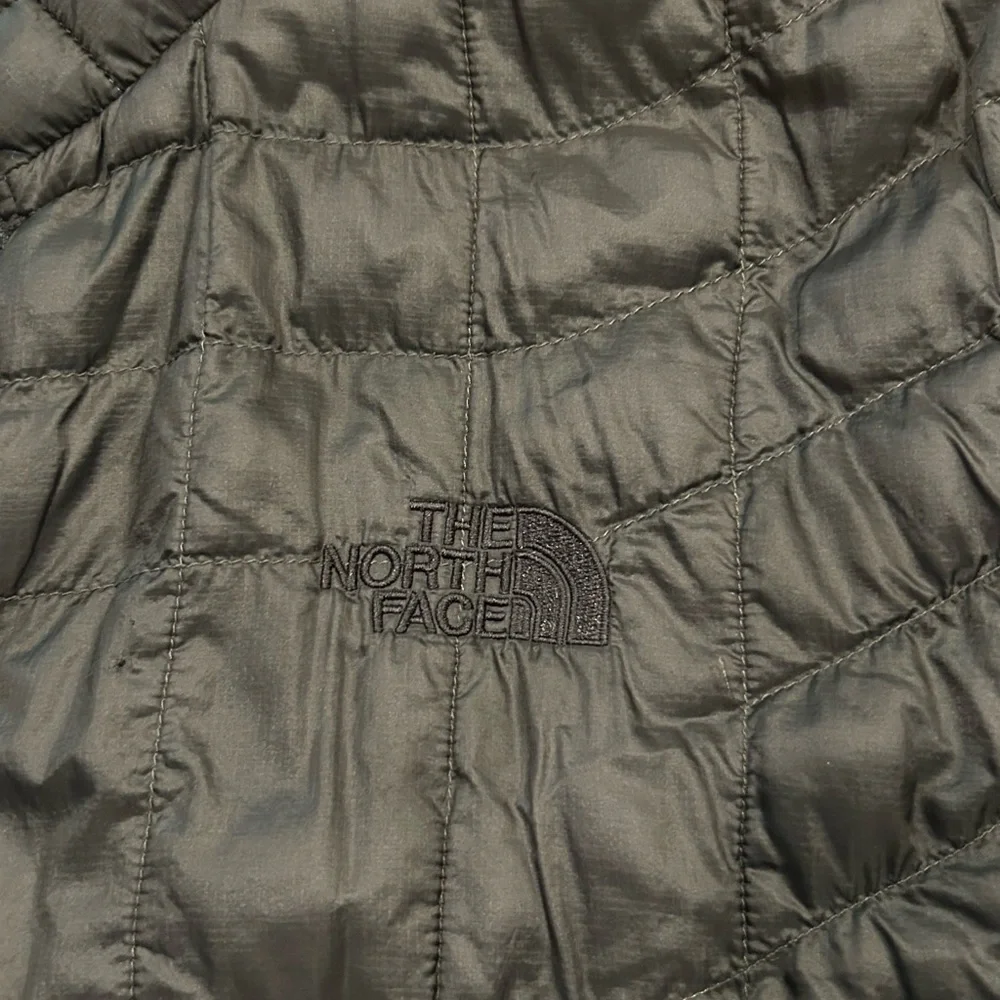 The North Face Thermoball Jacket Men’s M Black Quilted Puffer Jacket Full Zip